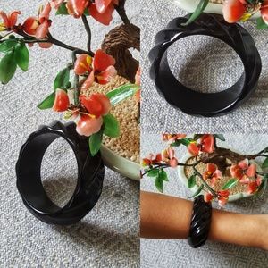 Glossy Black Ribbed Bracelet